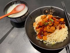 宫保鸡丁拌面-贡梅老面馆·蟹粉面·无锡特色小吃(南长街主推店)