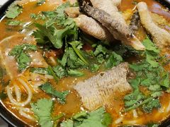 招牌炸酱酸辣米线-肥汁米蘭香港米线(长宁来福士店)