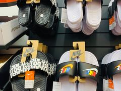 -王府井奥莱临潼小镇(临潼店)