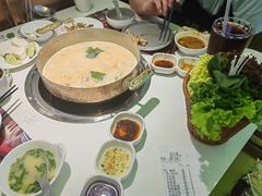 -洪氏嗨捞·广东猪肚鸡·椰子鸡火锅(西咸万象城店)
