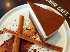 -Chom Cafe and Restaurant