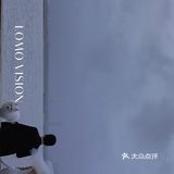 阴天下拍的电影感婚纱照🔵雾霾蓝太高级了