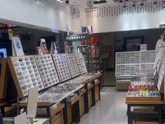 -美式眼镜·授权蔡司.依视路.尼康.豪雅.明月(人民广场店)