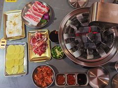 -围炉肉舍•炭烤活鳗•丹东海鲜烤肉(步行街店)