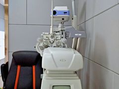 -翰佐蔡司小乐圆·依视路星趣控·暴龙眼镜折扣店