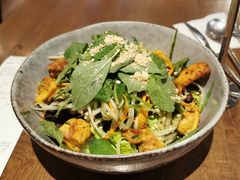 泰碗配煎鸡肉蔬菜绿咖喱酱-Wagas(凤凰汇店)