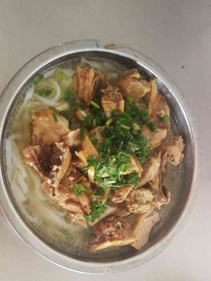 鸭肉粉店-"家人带着来吃吴圩鸭肉粉,这边有很多家老牌.
