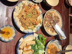 -Cuc Gach Quan Restaurant