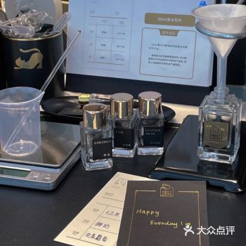 赛格里竟然有一家自己调香的香水店 也是路过被香味吸引