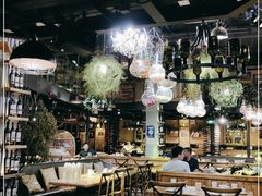 大堂-胡桃里音乐餐厅(陶溪川店)(川湘赣菜·世界百大酒庄直供红酒·音乐表演)