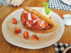 草莓松饼-ROAST coffee & eatery