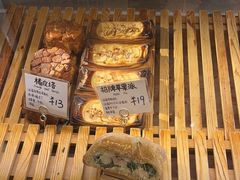 -天井·丑面包搭咖啡