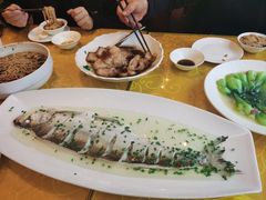 -石家饭店·百年老字号(灵岩山穹灵路店)