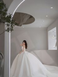 -艾米丽婚纱礼服