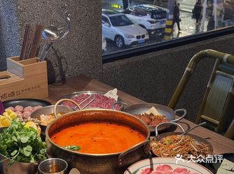 按头安利江汉路新店!山喀喀贵州酸汤火锅酸到灵魂出窍!