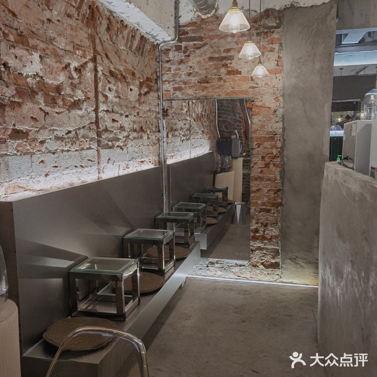 工业风下藏着的柠檬茶