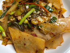 酸菜炒土豆片-88号小吃店·经典云南菜·地道纳西美食