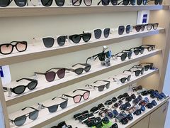 -三目眼镜·蔡司视觉合作店(青浦宝龙店)