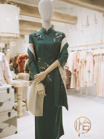 婚礼妈妈装丨当刺绣遇上旗袍，美到让灵魂骄傲