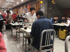 大堂-老边饺子馆(北京南站1店)