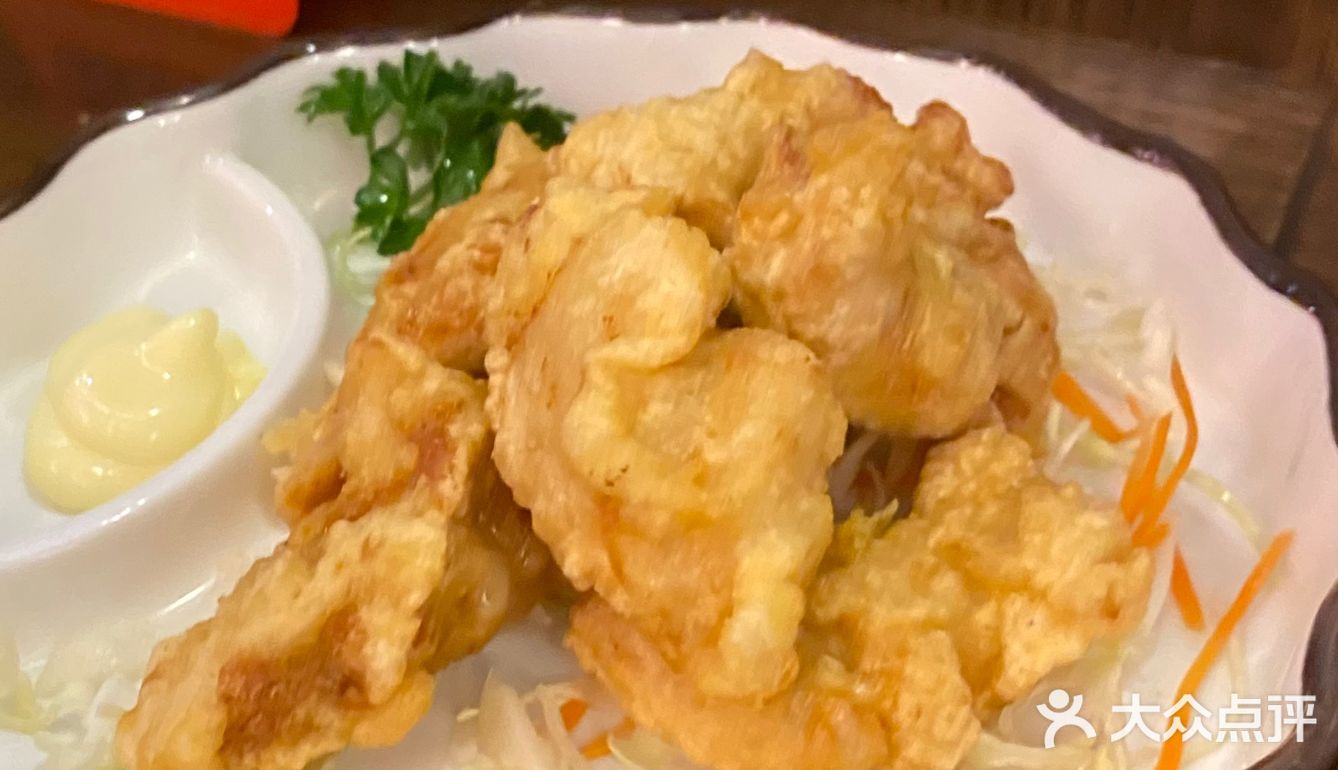 炸鸡就比较平常了，不过很脆 环境来说还是有点小