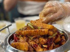 -凤凰路何眼镜香辣蟹(花果园店)