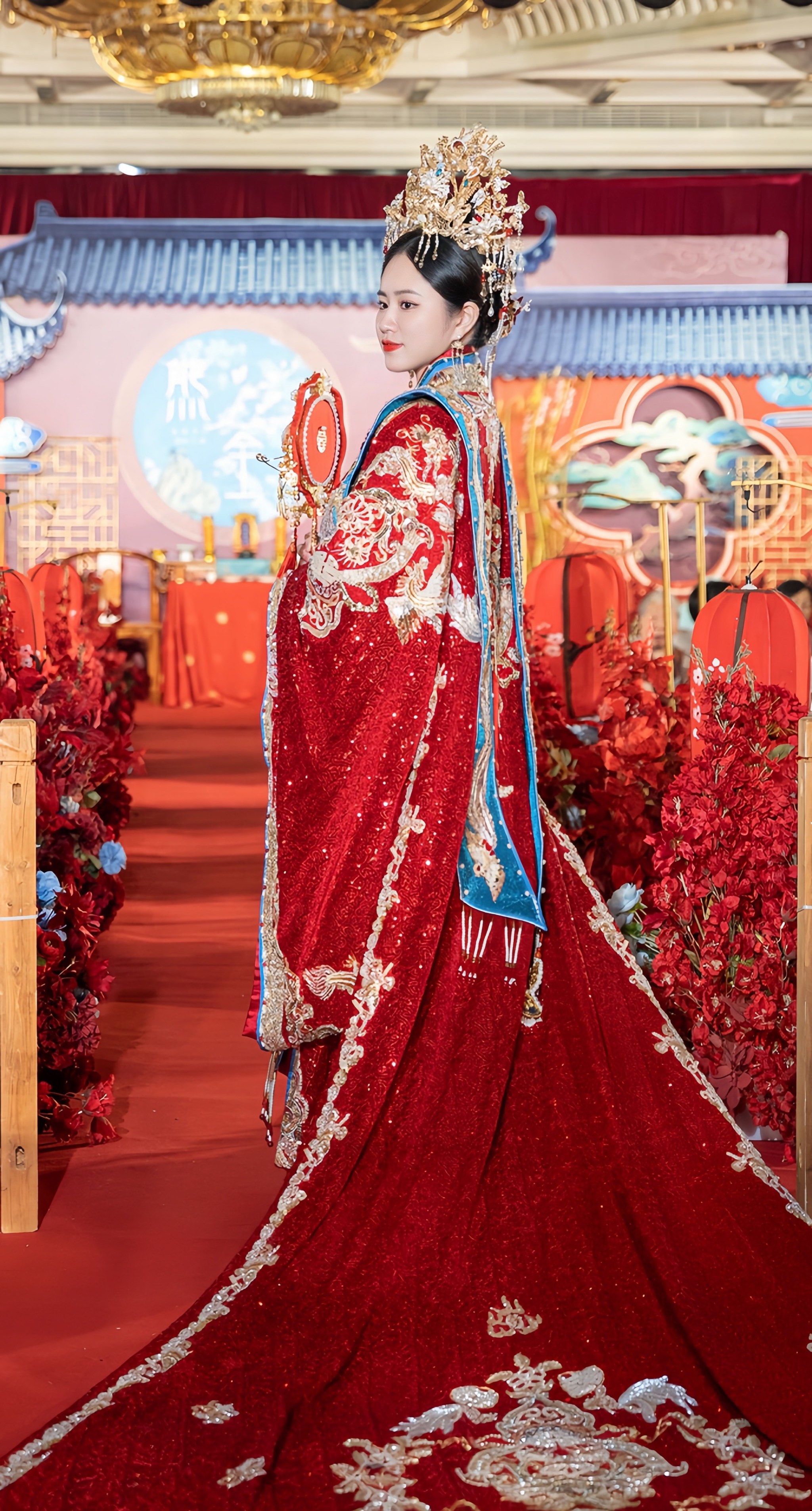 中式婚礼的凤冠霞帔