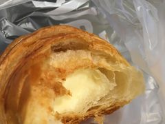 流沙牛角包-BreadTalk面包新语·烘焙蛋糕(东方宝泰广场店)