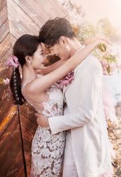 -雪中彩影婚纱摄影·微光艺术中心