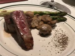 -Wolfgang’s Steakhouse 沃夫冈牛排馆(上海白玉兰广场店)