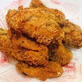 酥嫩多汁的蒜香炸鸡翅，堪比炸鸡店！