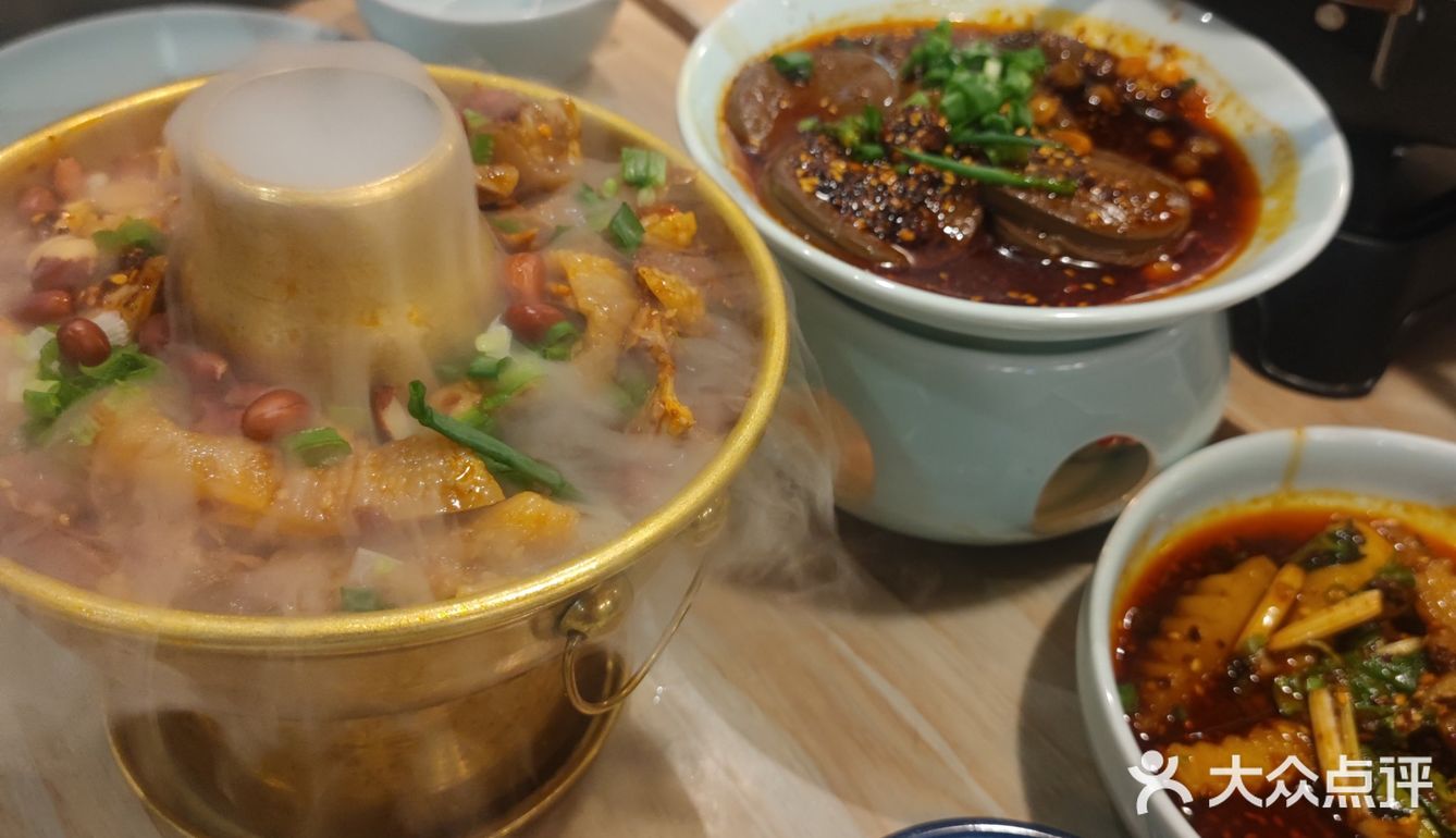 很喜欢吃跷脚牛肉，滑滑嫩嫩，小菜又很麻辣入味