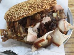 烧饼夹肘子肉-老四烧饼铺(丽源路店)