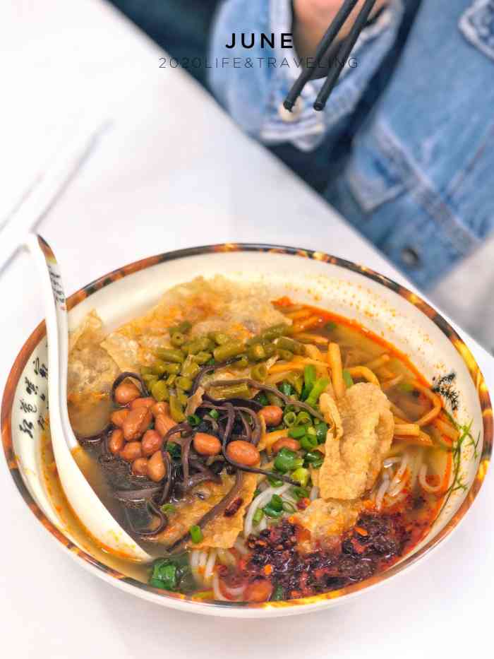 军元柳州螺蛳粉-"想去玖洲道溜达溜达的,肚子空空荡荡,刚好.