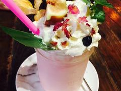 草莓优格奶昔-MIKAKU(万达广场上海宝山店)