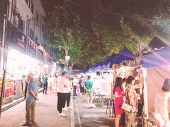 -吴山路夜市