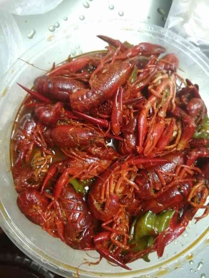 十三香小龙虾味道太美味了,外卖也点过很多次了,面条放在里面煮煮也很