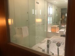 -上海滴水湖皇冠假日酒店