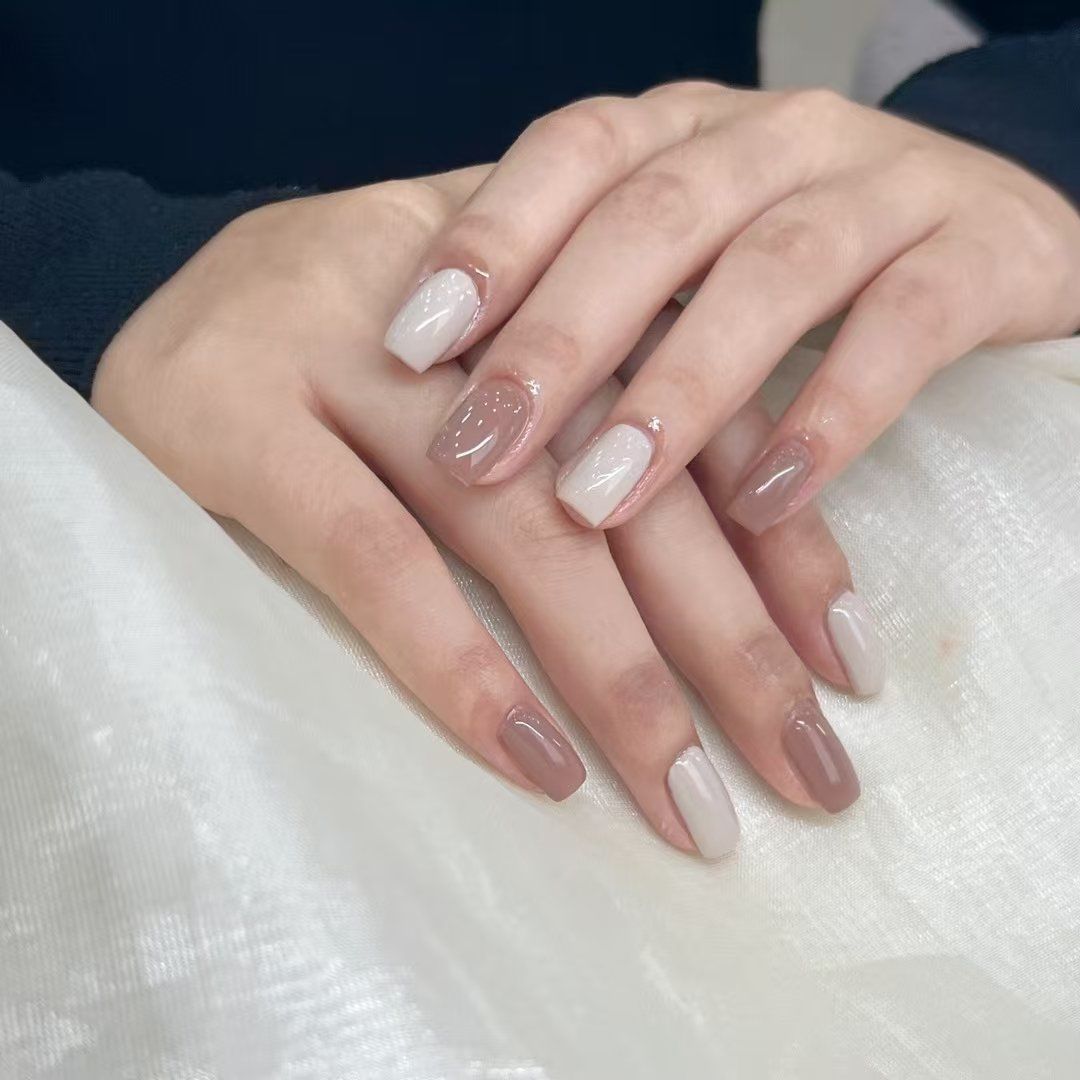 本甲跳色 简约干净#客照分享#显白美甲