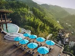 一楼是悬崖游泳池，下面那个是温泉泡池！-南昆山十字水生态度假村