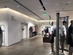 -URBAN REVIVO(高德置地广场·春广场店)