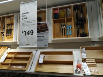 宜家的抽屉收纳推荐： 竹子制的餐具盘：看起来就非常高