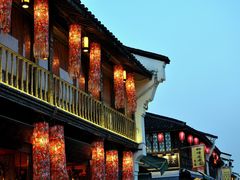 -吴山路夜市