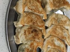 鲜肉韭菜煎饺-芬芳甜品(同福路店)