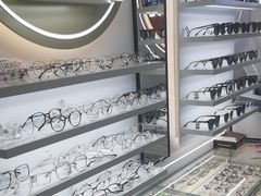 -美式眼镜·授权蔡司.依视路.尼康.豪雅.明月(南翔印象城店)