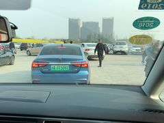 -奥特莱斯停车场