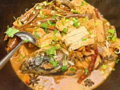 炭火鱼头-雪乡人家东北菜·铁锅炖一切(高斯路店)