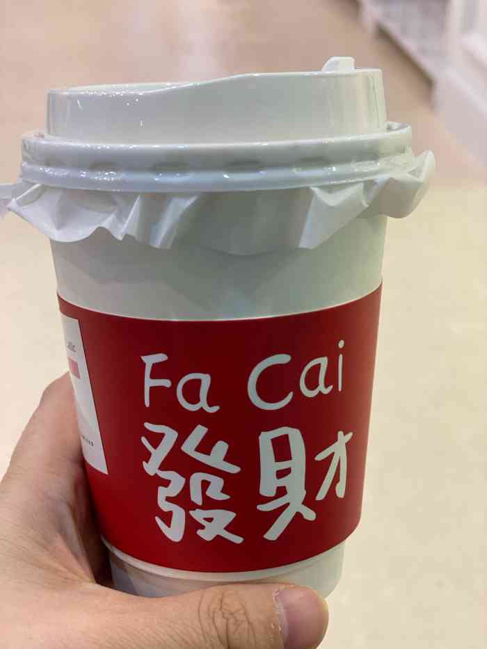 打分 没有去过店里,一直叫的外卖咖啡 口味不错,杯套可爱,鲜花芳香 是