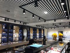 -宏宇眼镜蔡司依视路折扣店(兆佳眼镜城店)