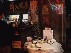 大堂-鲜入围煮花胶鸡海鲜火锅